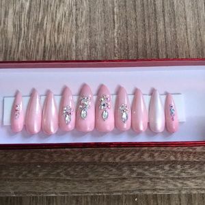 Pink nail Glamour nails